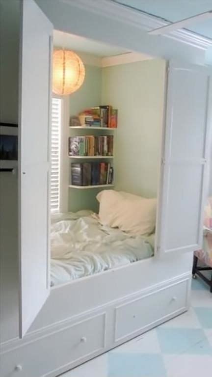 enclosed bed/nook-I absolutely love this!! | Unique bed design ...