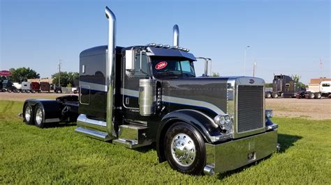 2006 show truck for sale - Peterbilt of Sioux Falls