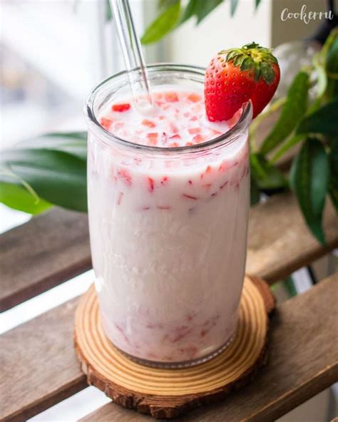 3-Ingredient Korean Strawberry Milk | Cookerru