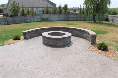 Make Your Backyard Cozy with Concrete Fire Pit | FIREPLACE DESIGN IDEAS