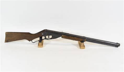 Daisy Red Ryder Carbine BB Gun - Landsborough Auctions