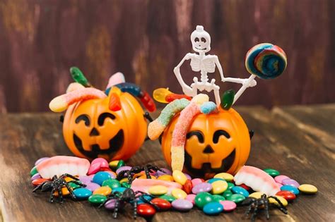 Free Photo | Two trick or treat baskets with skeleton