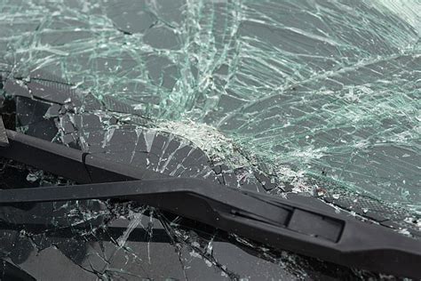 Broken windshield: 5 common causes and how to avoid them - Advertorial