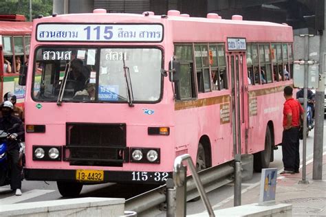 A Brief Guide to Bangkok's Buses - Discover Walks Blog