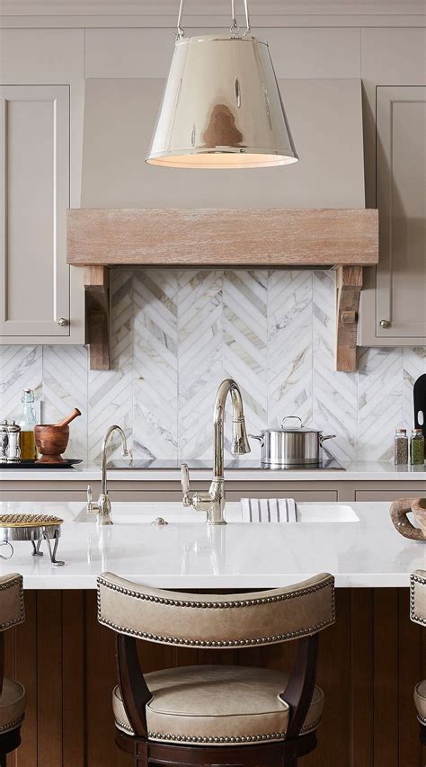 Marble Calacatta Gold Chevron Backsplash Tile | 1000 | Kitchen backsplash designs, Chevron ...