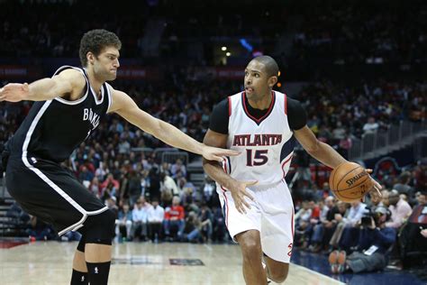 Al Horford injury: Hawks' center leaves game with a dislocated finger ...