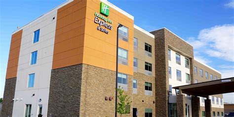 Hotel in Omaha, NE near the Zoo | Holiday Inn Express & Suites Omaha ...