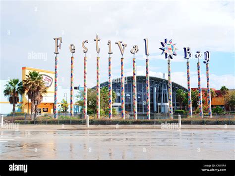 Shopping mall on International Drive Stock Photo - Alamy