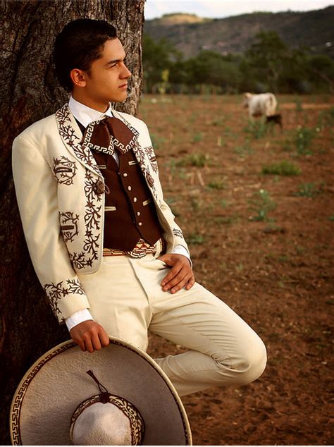 Traje de Charro | Mexican outfit, Charro outfit, Mexican fashion