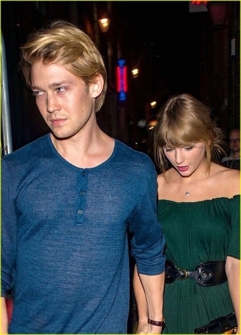 Taylor Swift & Boyfriend Joe Alwyn Step Out for a Date Night in London!: Photo 4134036 | Joe ...