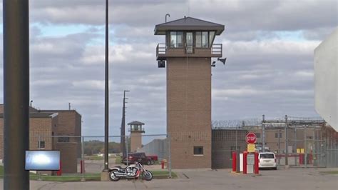 Inmate injures three security staff at Oshkosh Correctional Institution - YouTube