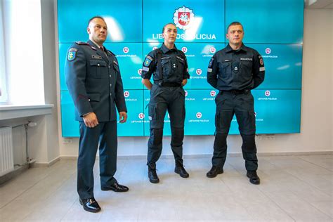 Po žinomų žmonių kritikos naujoms policijos uniformoms – generalinio komisaro iššūkis | 15min.lt