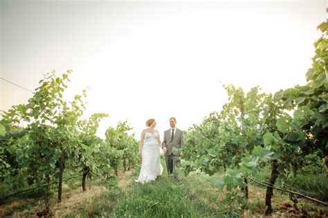 vineyard-room-wedding-16 - Missouri Rustic Weddings