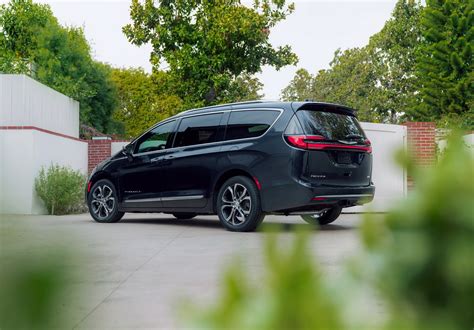 2020 Chrysler Pacifica AWD Launch Edition Orders Open, Priced from ...