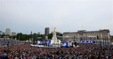 2 future kings to honour Queen Elizabeth as thousands gather for Jubilee concert - National ...