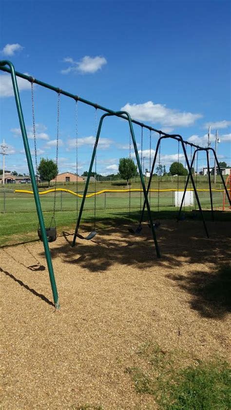 park swing set | Pics4Learning