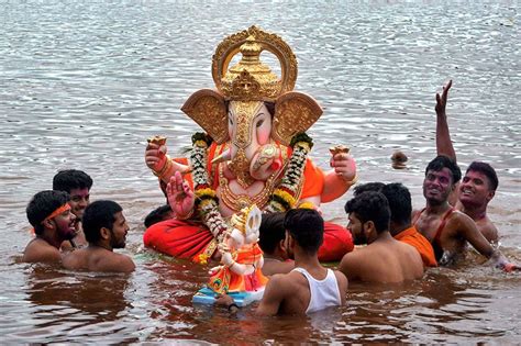 Ganpati Visarjan 2019: Importance and Story Behind Ganesh Visarjan