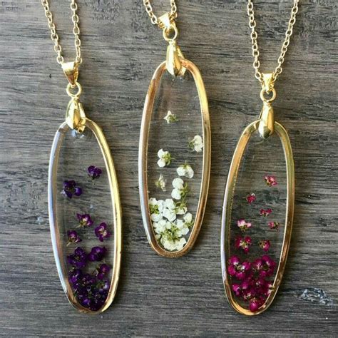Pin by bloger on epoxy necklace designs | Flower resin jewelry, Resin ...