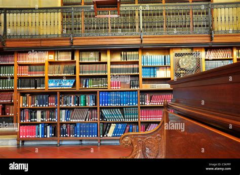 Bookshelves of New York City Public Library Stock Photo - Alamy