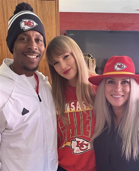 Patrick Mahomes’ dad praises ‘down-to-earth’ Taylor Swift: ‘She acts ...