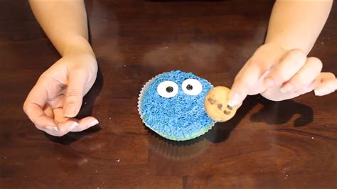 Cookie monster cupcakes - YouTube