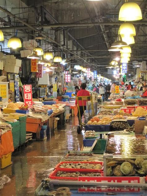 Noryangjin Fish Market in Seoul, South Korea | Cities in korea, Korea, Seoul
