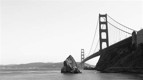 Premium Photo | Golden gate bridge black and white