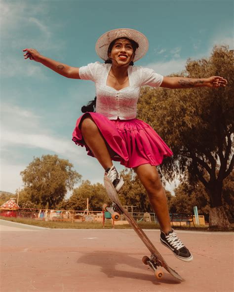 Indigenous Bolivian Women Skateboard in Style in Celia D. Luna's Empowered Portraits — Colossal ...