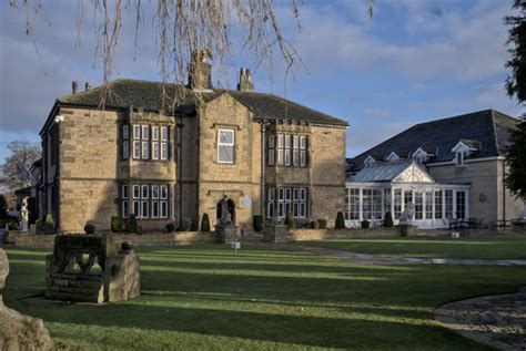 Rogerthorpe Manor Hotel © Bob Harvey cc-by-sa/2.0 :: Geograph Britain ...