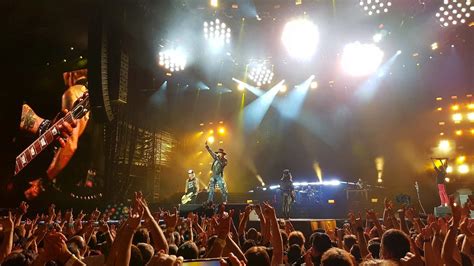 Guns N' Roses, featuring Axl Rose, Slash, and McKagan, to concert in ...