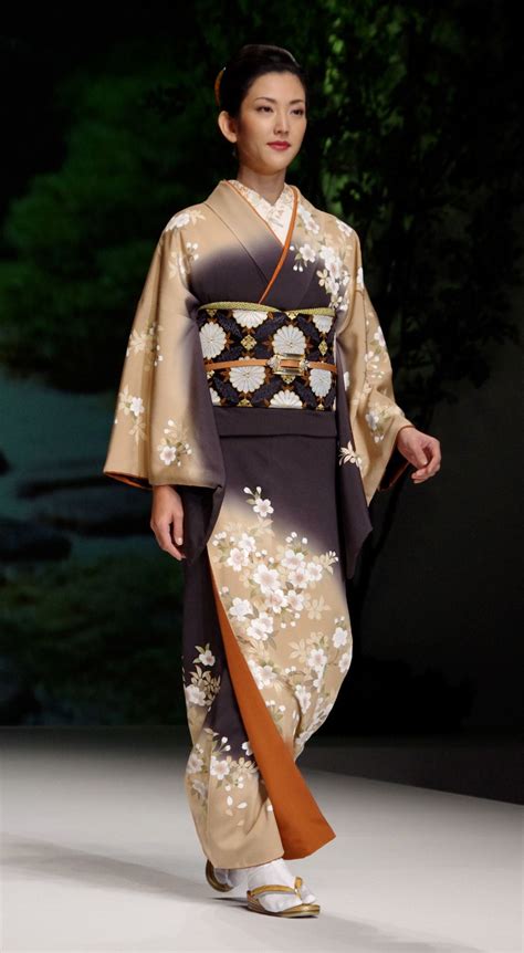 The Kimono Gallery | Kimono fashion, Japanese outfits, Traditional kimono