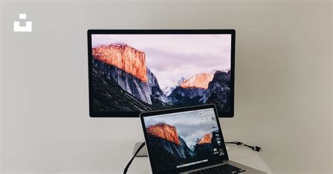 MacBook Pro near Apple Thunderbolt display on table photo – Free Berlin Image on Unsplash