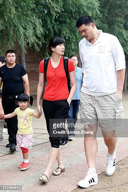 Ye Li Basketball Photos and Premium High Res Pictures - Getty Images