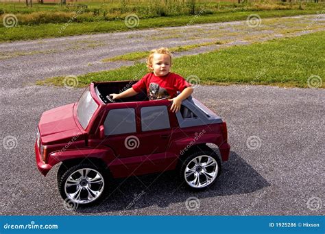 Giovane Ragazzo in Automobile Fotografia Stock - Immagine di giro, aspetti: 1925286