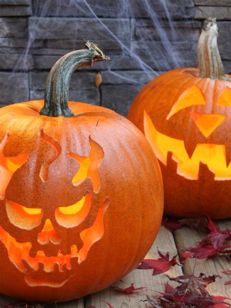 22 Traditional Pumpkin Carving Ideas | DIY