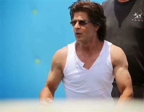 BOLLYWOOD STAR NEWS: shahrukh khan sunglasses