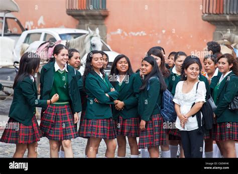 Schoolgirls uniforms latin america hi-res stock photography and images ...