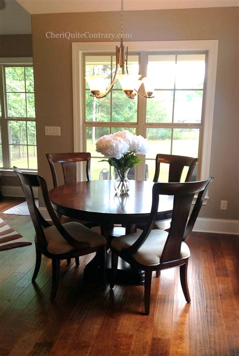 Cheri Quite Contrary: Decorating the Dining Areas