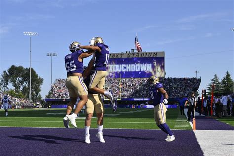 Washington Huskies Men's Basketball - UW Dawg Pound