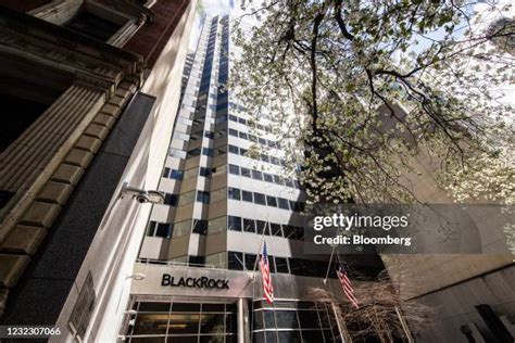 66 Blackrock Inc Headquarters Ahead Of Earnings Figures Stock Photos ...