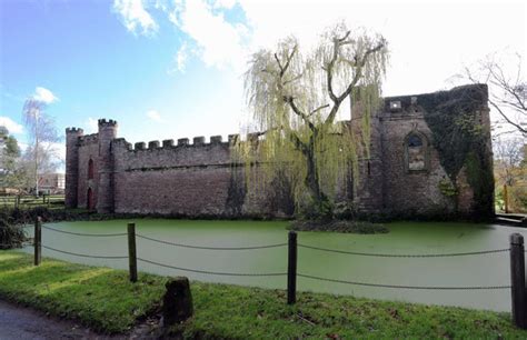 Richard Hammond: Grand Tour star's Fort Knox castle 'burgled' | Daily Star