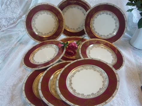 SET OF VINTAGE CROWN DUCAL DINNER PLATES