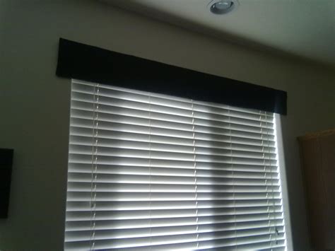 Knocking it off...: How to: Window Valance