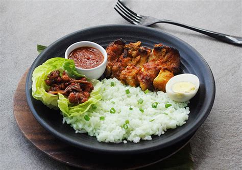 How to cook Nasi Lemak Pandan with Strawberry Sambal by dahmakan | BURO.