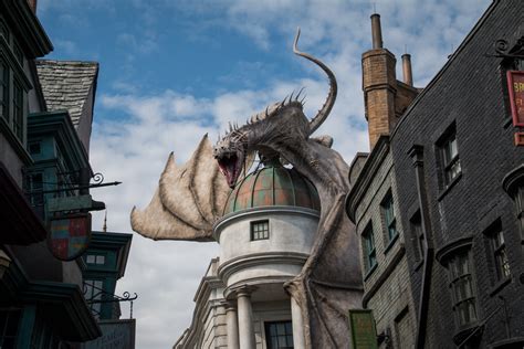 Gringotts Dragon | The dragon atop Gringotts in Diagon Alley… | Flickr