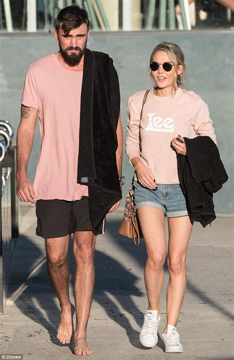 Sam Frost's Bondi date with 'new boyfriend' Dave Bashford | Daily Mail Online