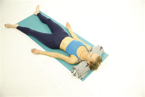 How To Do Corpse Pose (Savasana) – Brett Larkin Yoga
