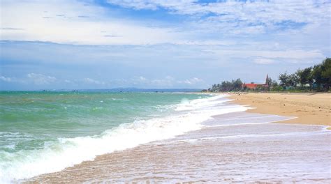 Phan Thiet Beach in Binh Thuan | Expedia.co.in