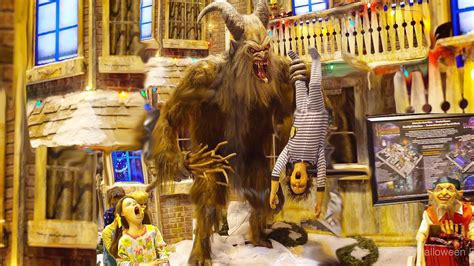 Giant KRAMPUS Animatronic in Scary Xmas Scene | Transworld Halloween ...