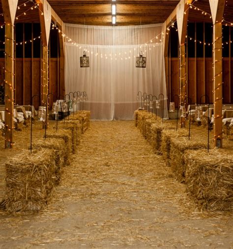 Ten Ways to Use Hay Bales at Your Wedding- Rustic Wedding Chic | Barn wedding reception, Barn ...